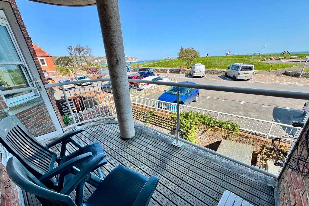 Property photo 3 of 14 Balcony