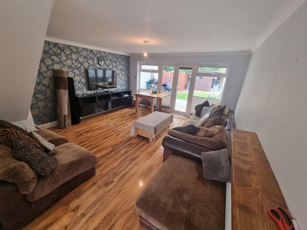 Property photo 3 of 15 1000074235