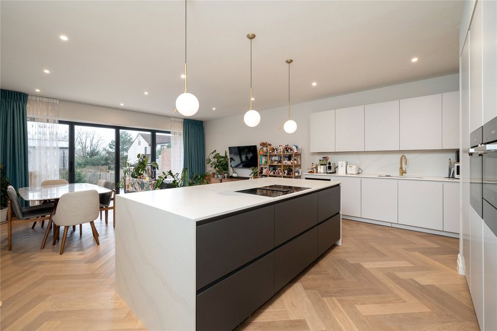 Property photo 1 of 11 Kitchen