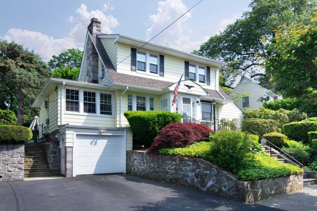 Property photo 1 of 22