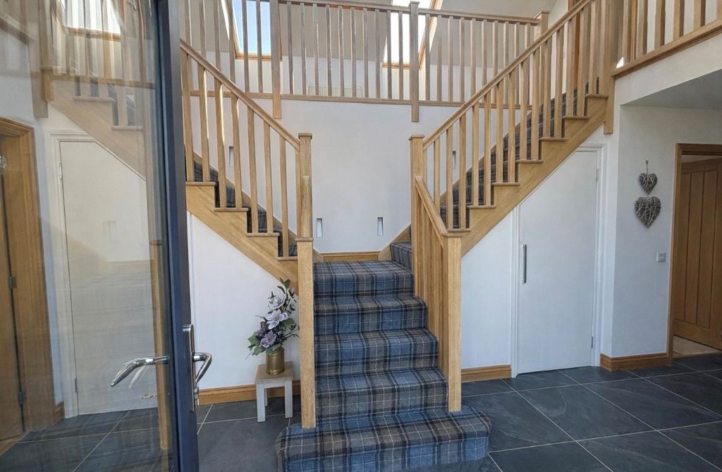 Property photo 3 of 38