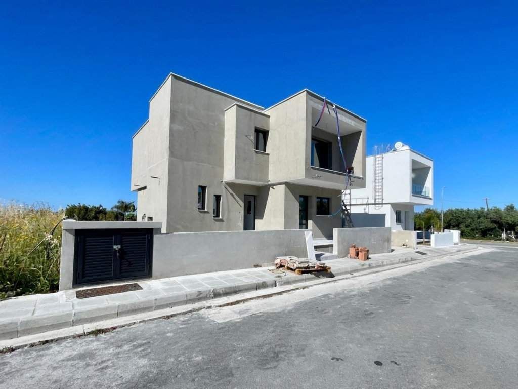 Property photo 2 of 14