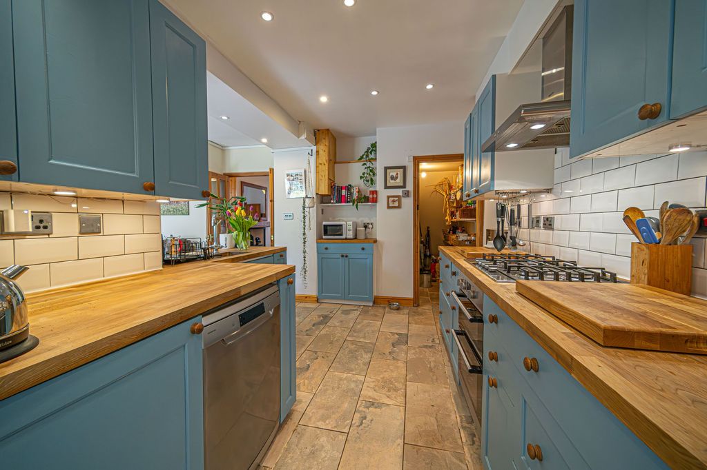 Property photo 2 of 43