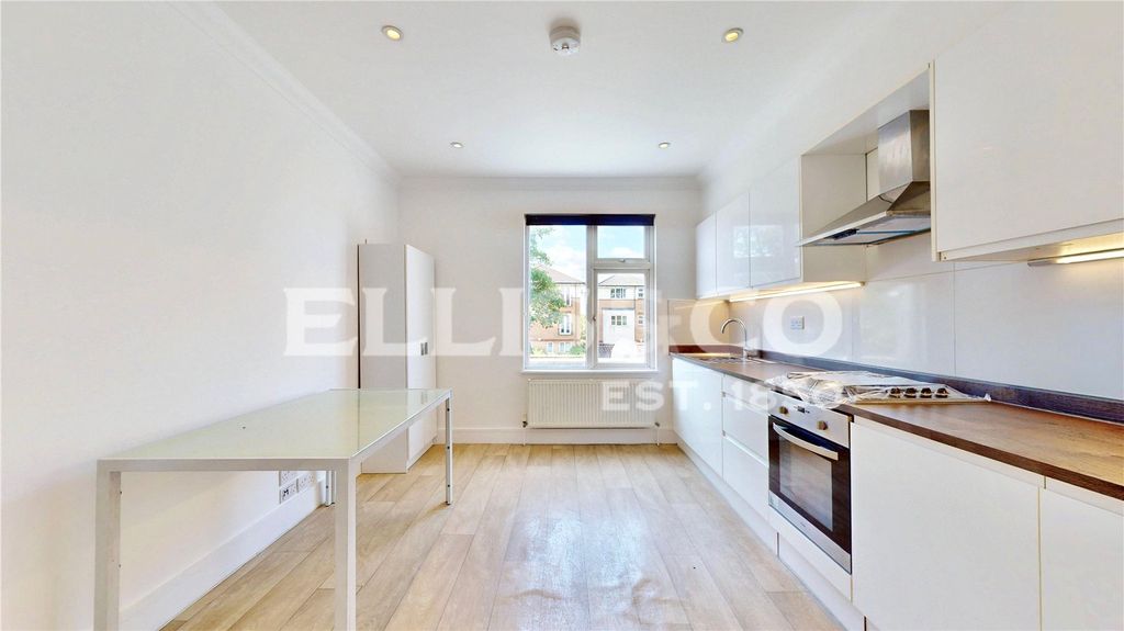 Property photo 3 of 17 Picture No. 11