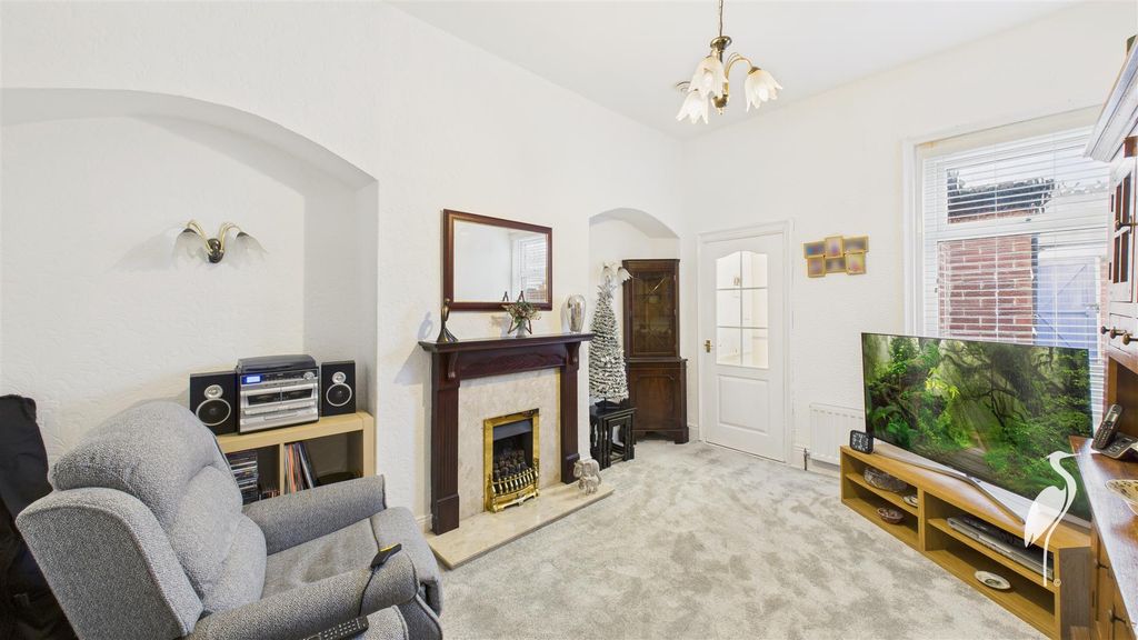 Property photo 2 of 15 Lounge