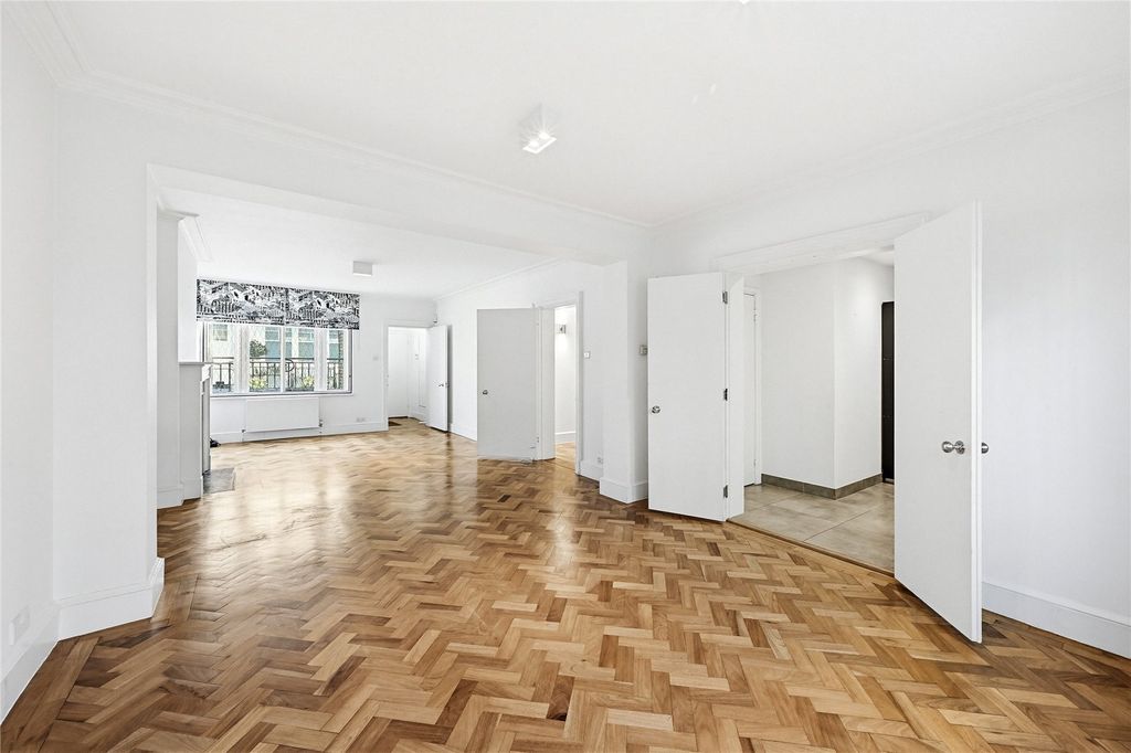 Property photo 1 of 18 Dining Area