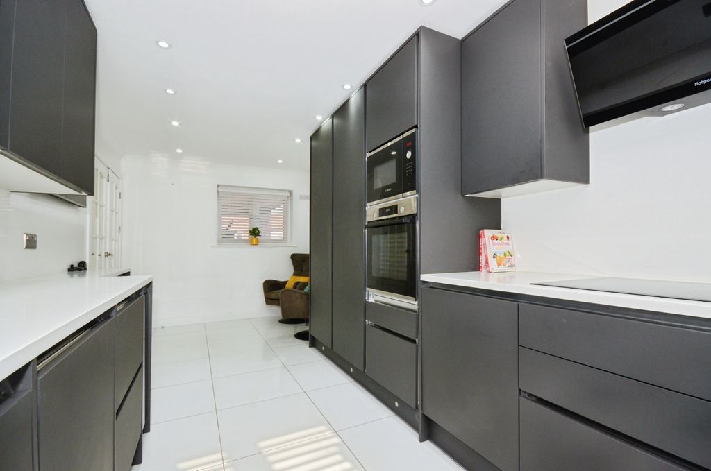 Property photo 3 of 16 Kitchen