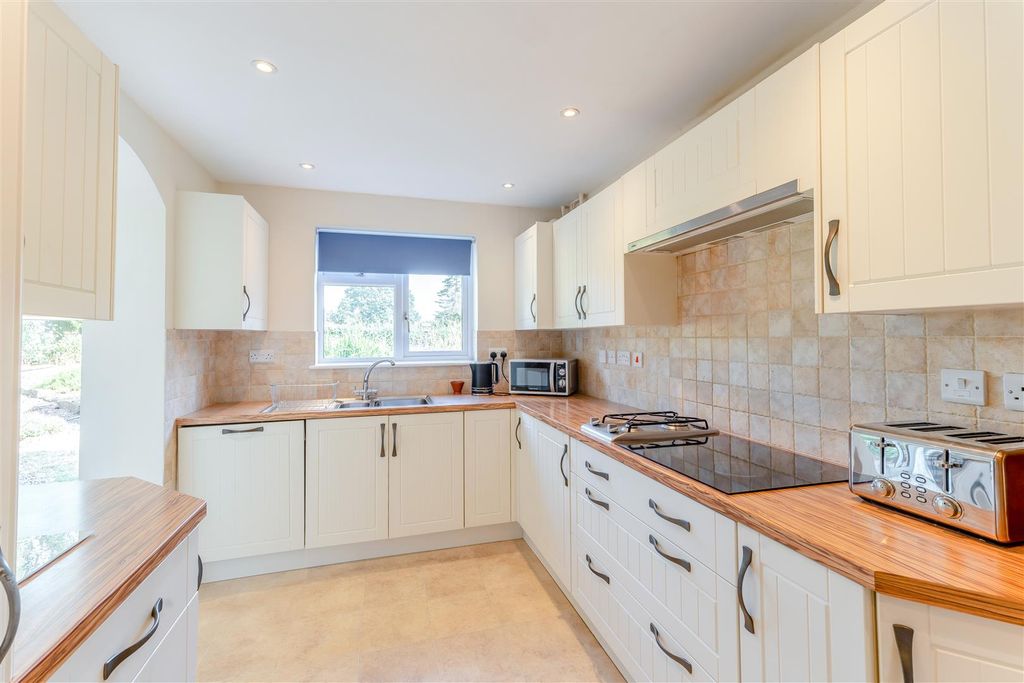 Property photo 3 of 33