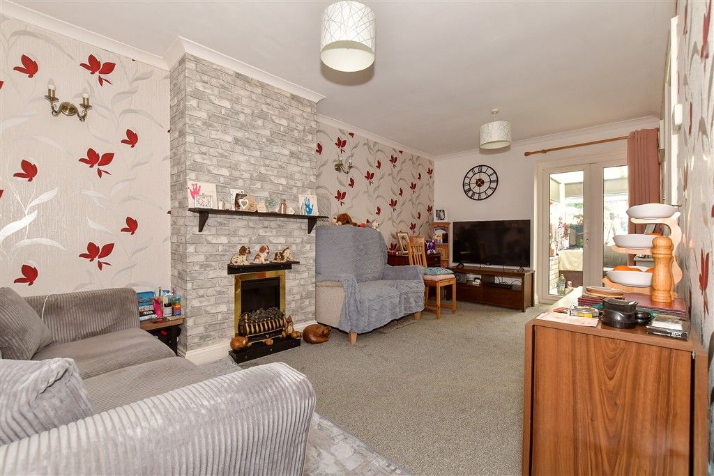 Property photo 2 of 11 Lounge