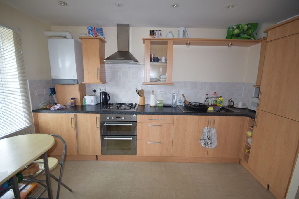 Property photo 2 of 11 Kitchen