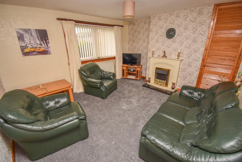 Property photo 2 of 13 Lounge