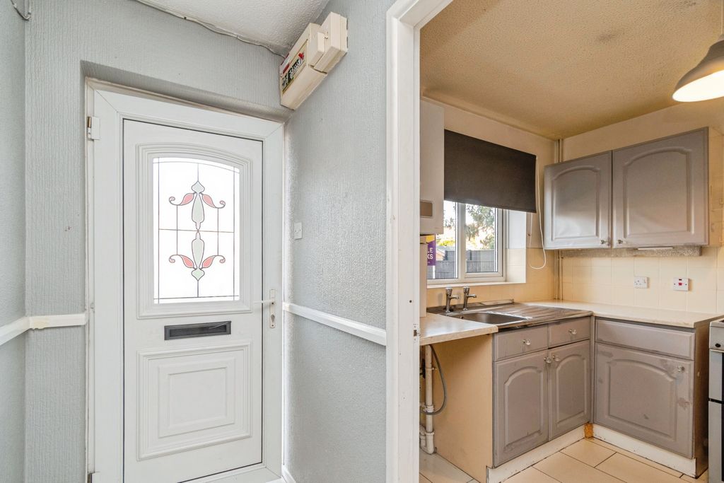 Property photo 2 of 15 Entrance Hall