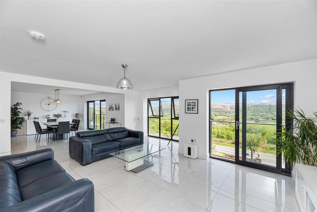 Property photo 3 of 51 Open Plan Living Area