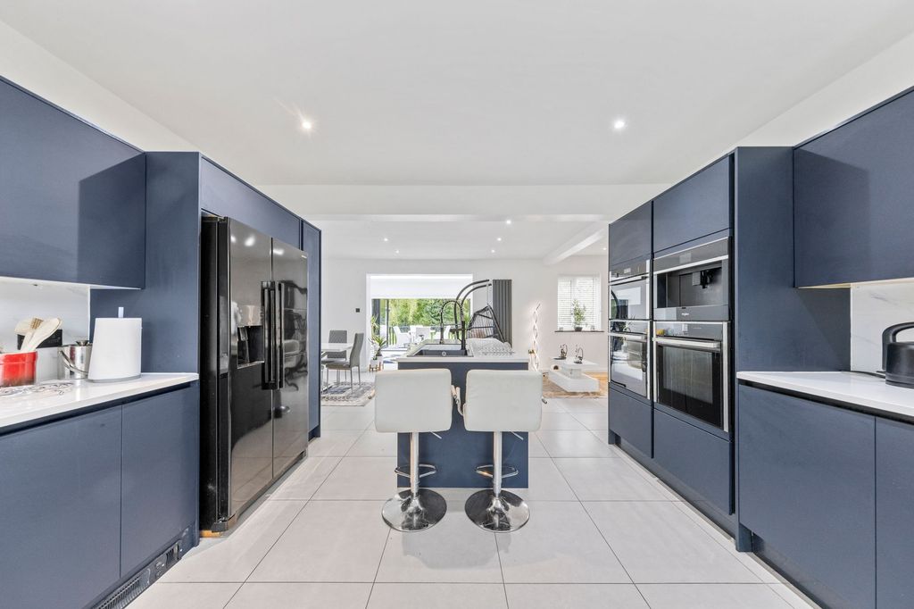 Property photo 2 of 42