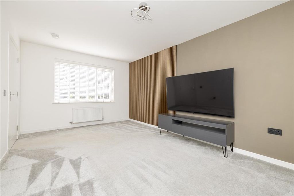 Property photo 3 of 36