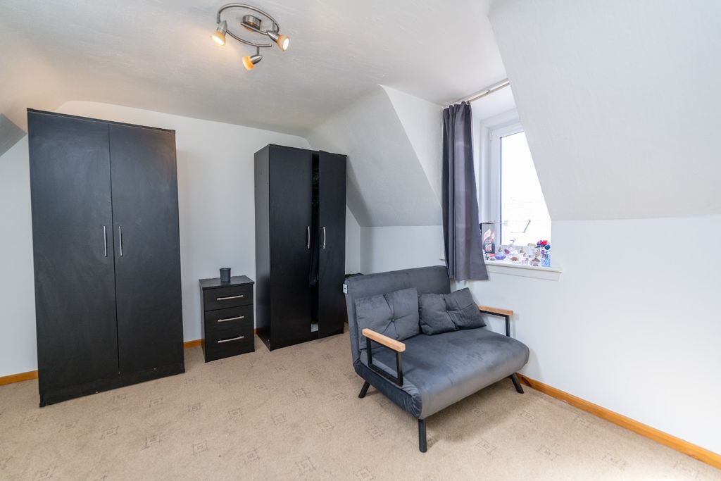 Property photo 3 of 34