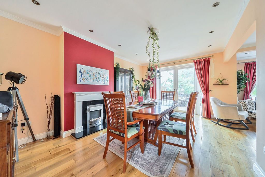 Property photo 3 of 22 1298670-12-6835d3...
