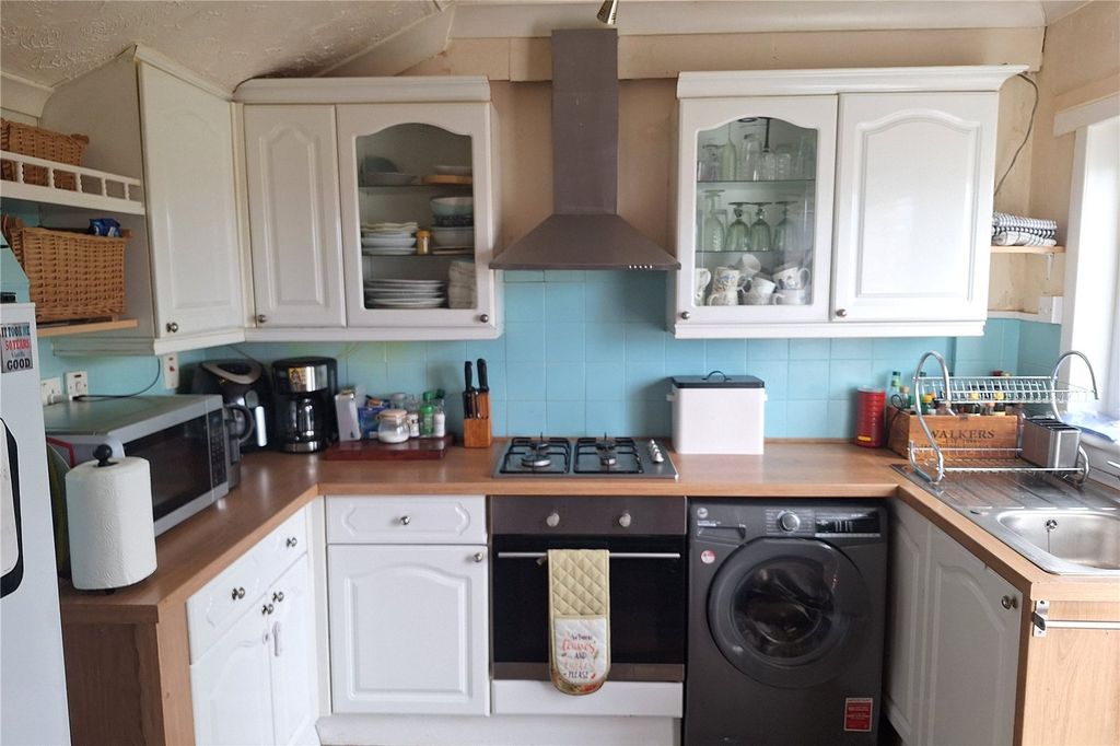 Property photo 2 of 17 Kitchen