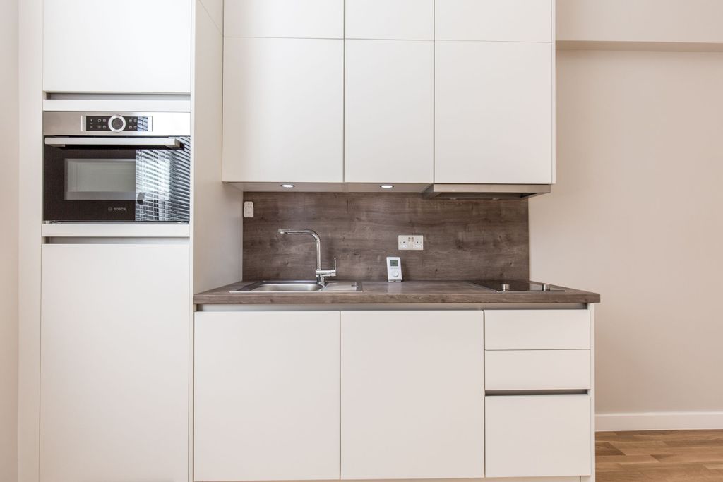 Property photo 3 of 12 Kitchen