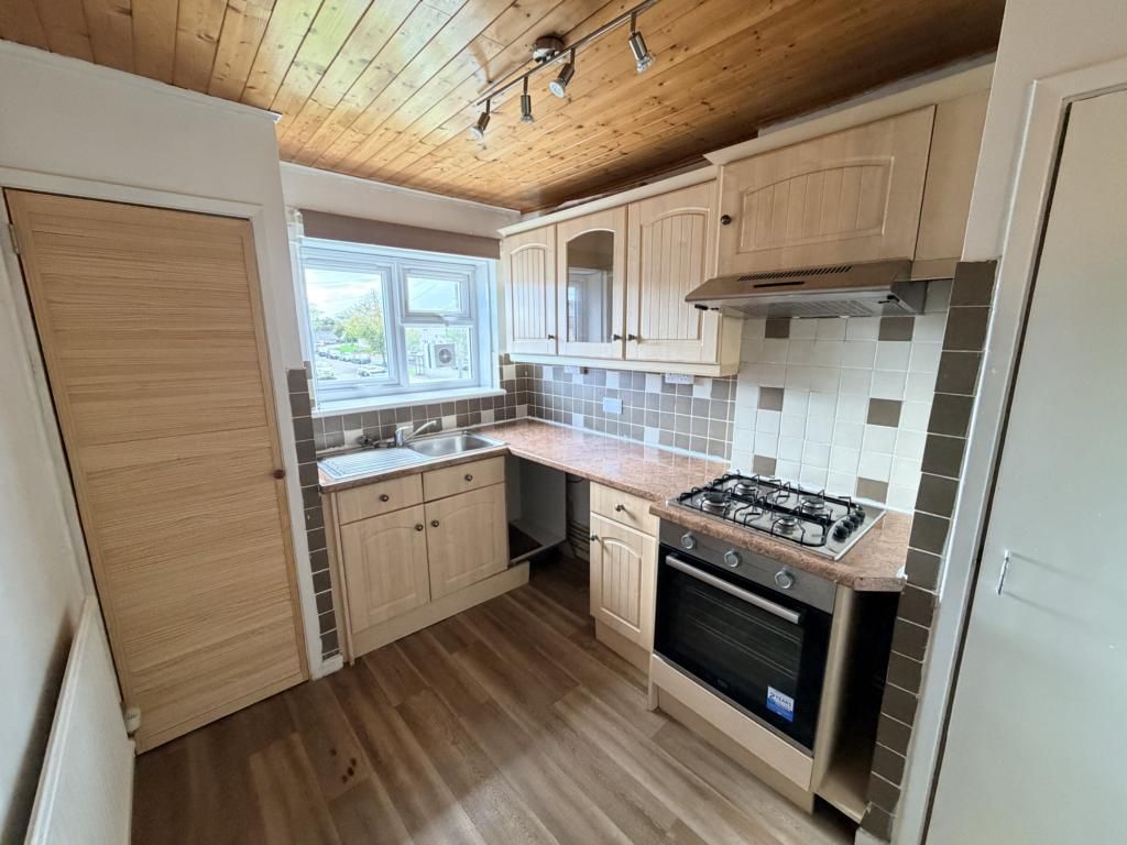 Property photo 3 of 8 Kitchen