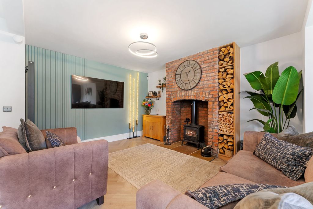 Property photo 2 of 38