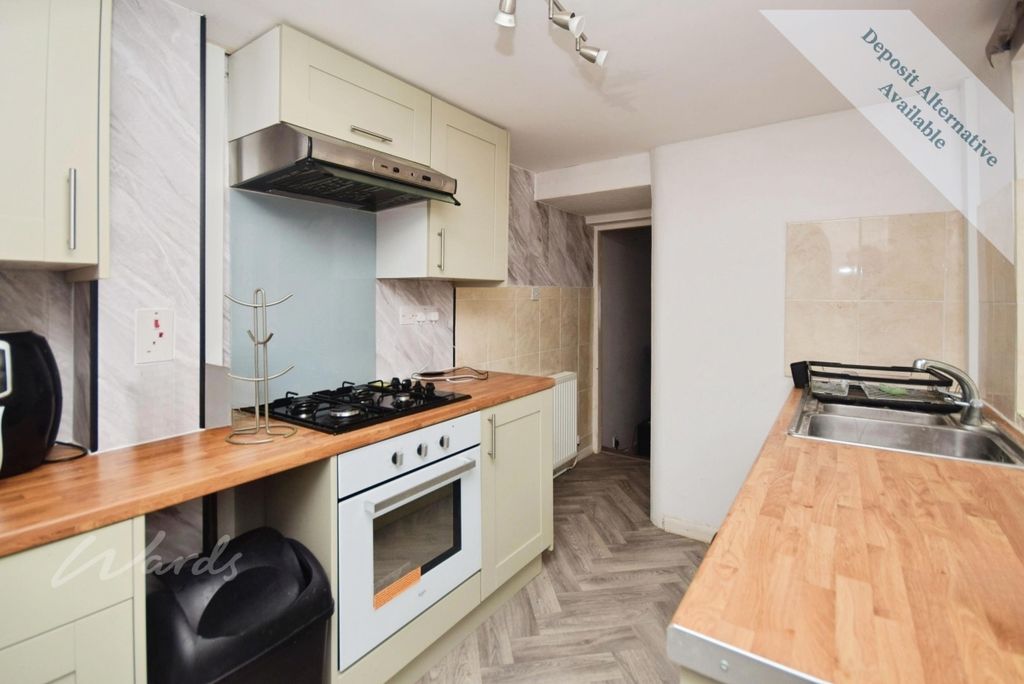 Property photo 2 of 11 Kitchen