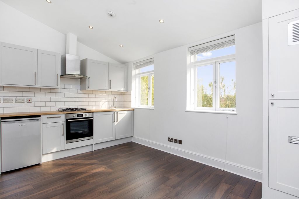 Property photo 1 of 7 E8 Brooke Lodge _...