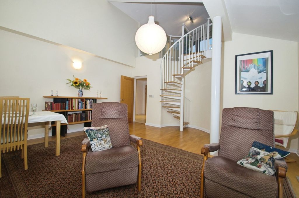 Property photo 2 of 20 Lounge