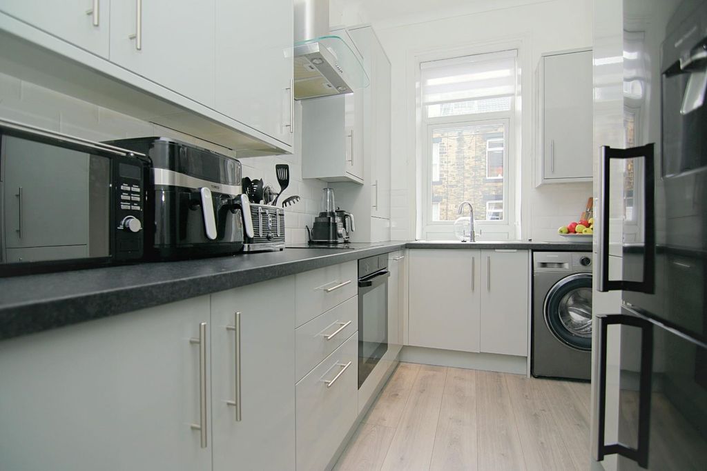 Property photo 3 of 14 Kitchen
