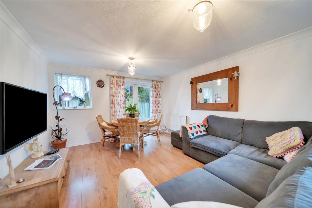 Property photo 2 of 11 Flindell Drive-18.Jpg