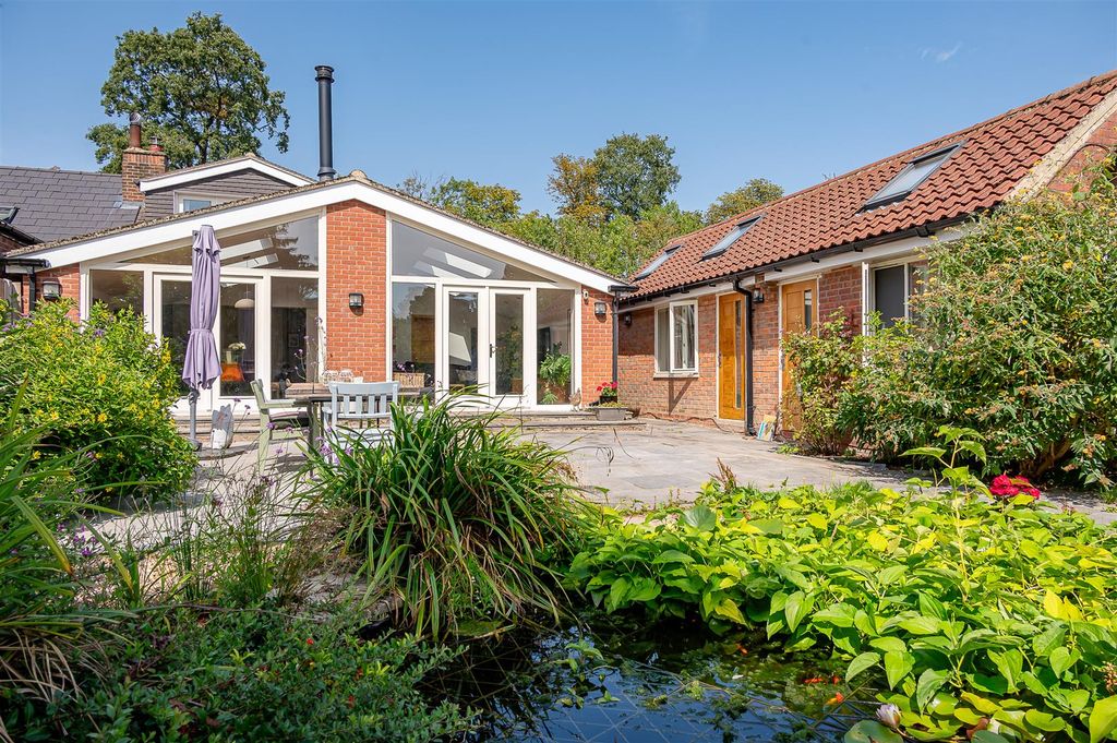 Property photo 1 of 26 Garden / Annex