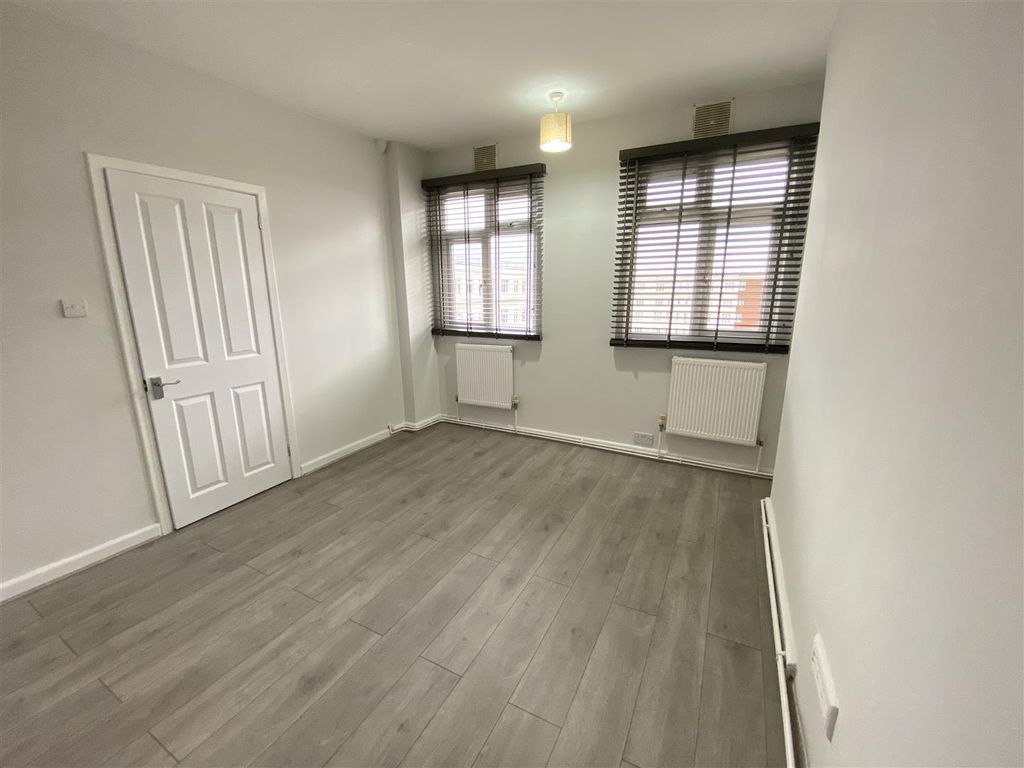 Property photo 3 of 7 Bedroom 1, Brixton Hill Court, Eden Harper