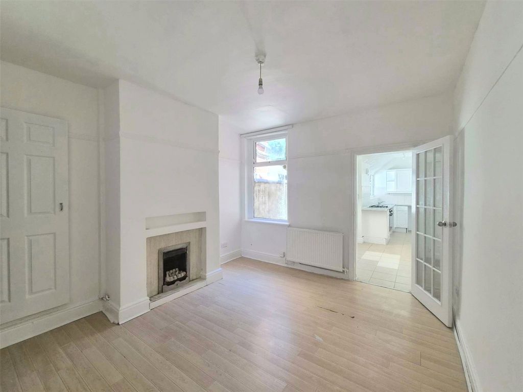 Property photo 3 of 15 Dining Room