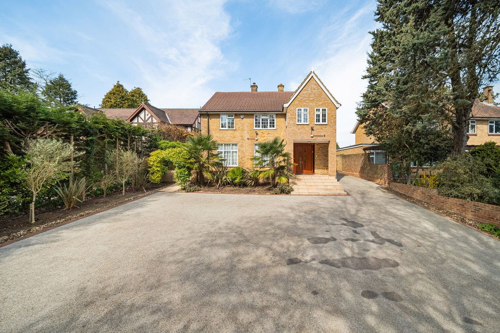 Property photo 1 of 28
