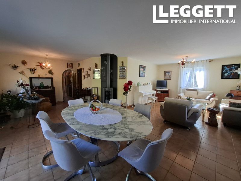 Property photo 2 of 10