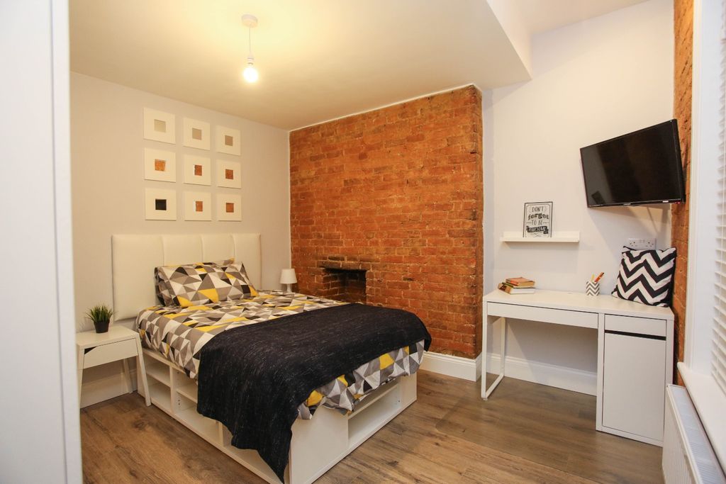 Property photo 1 of 6 3319440