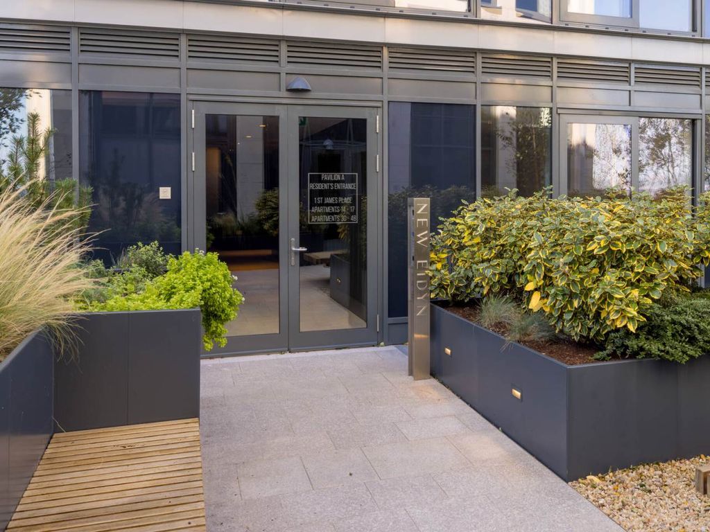 Property photo 1 of 18 71535_St_James_Place_002