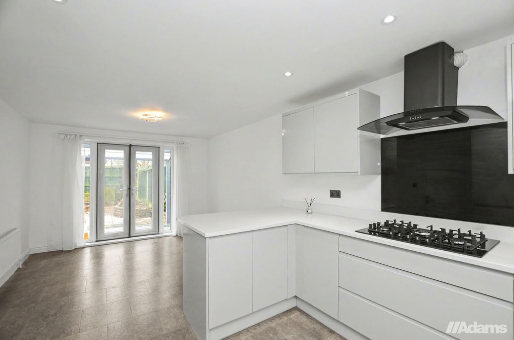 Property photo 2 of 25