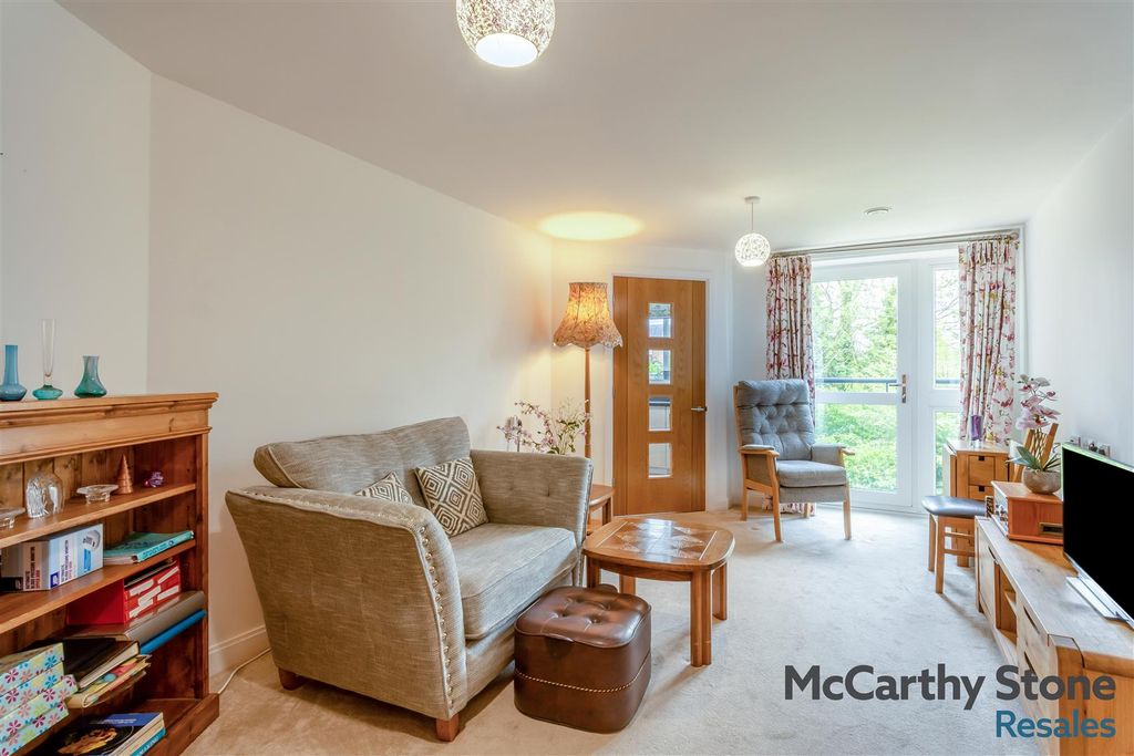 Property photo 3 of 25 8693354-Interior02.Jpg