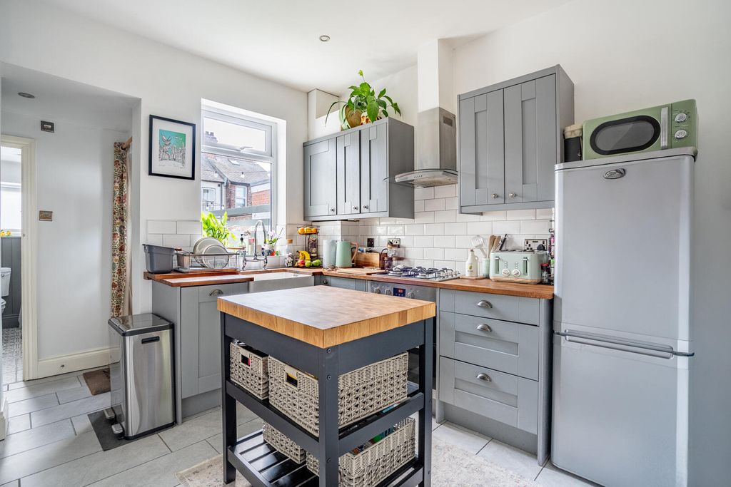 Property photo 3 of 13 Kitchen