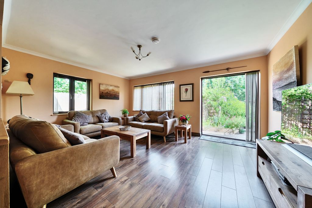 Property photo 3 of 12 Sitting Room