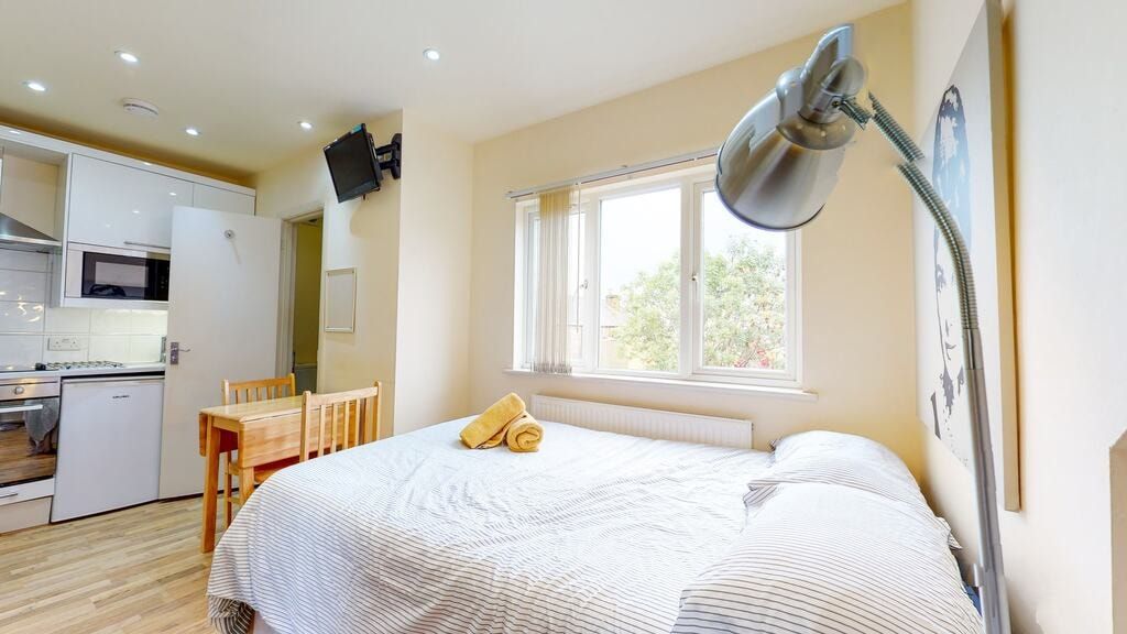 Property photo 1 of 5