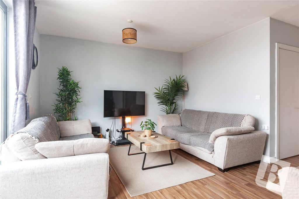 Property photo 2 of 20 Living Room