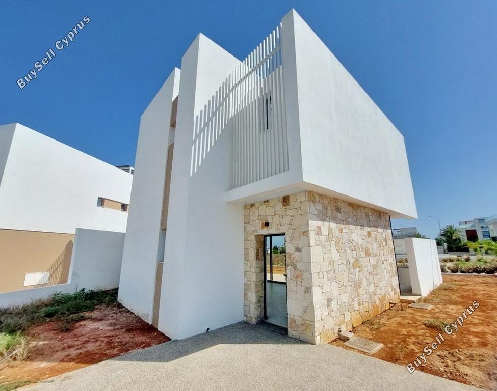 Property photo 2 of 31