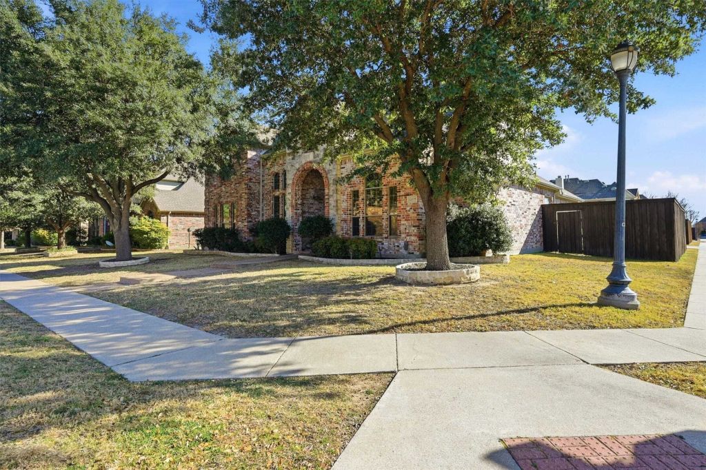 Property photo 1 of 31