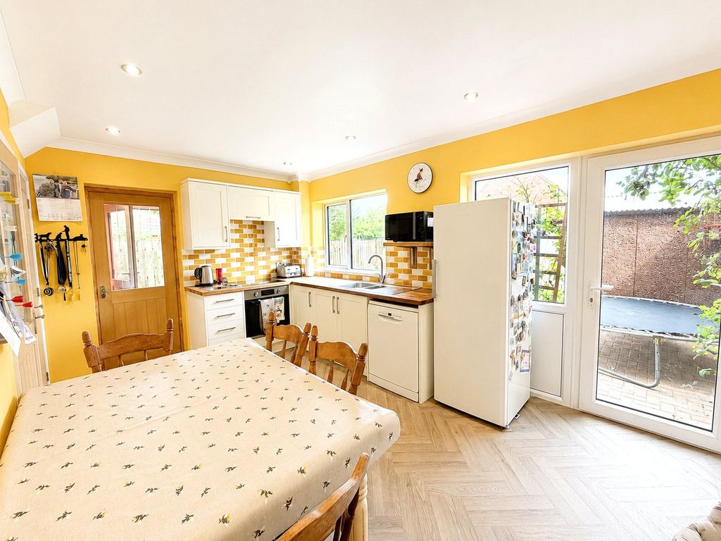 Property photo 2 of 18 Picture No. 04