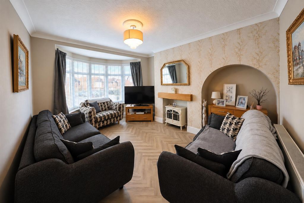Property photo 2 of 32