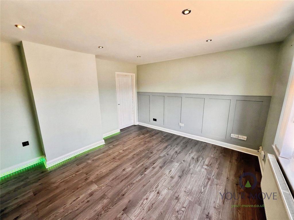 Property photo 3 of 17 Lounge