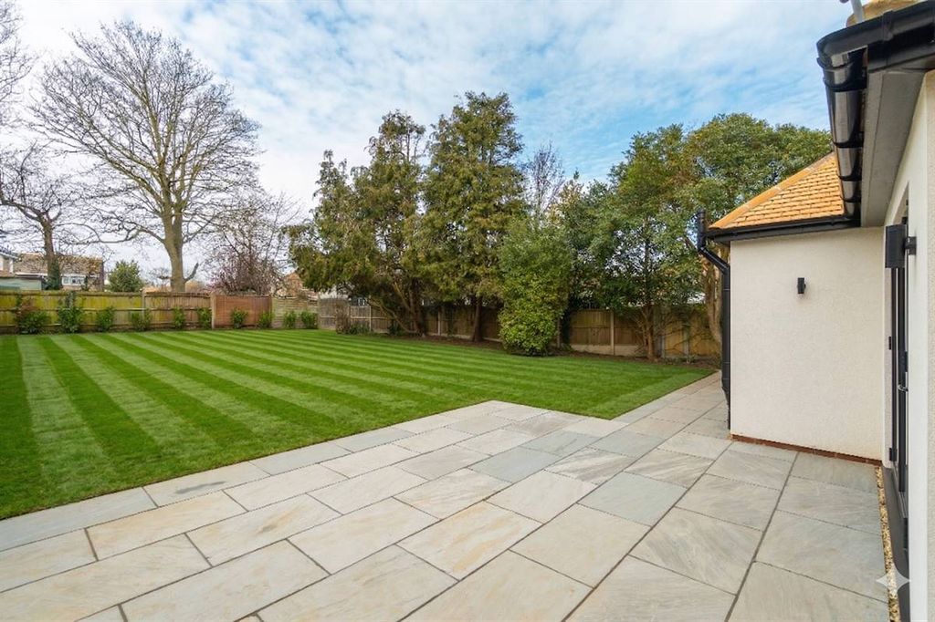 Property photo 3 of 37