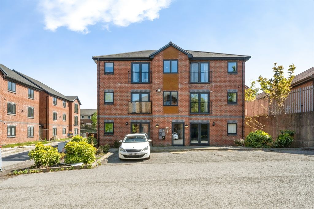 Property photo 1 of 17